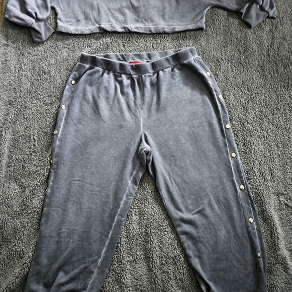 Jennifer Lopez 2pc Crop Jogger Outfit - Picture 5 of 6